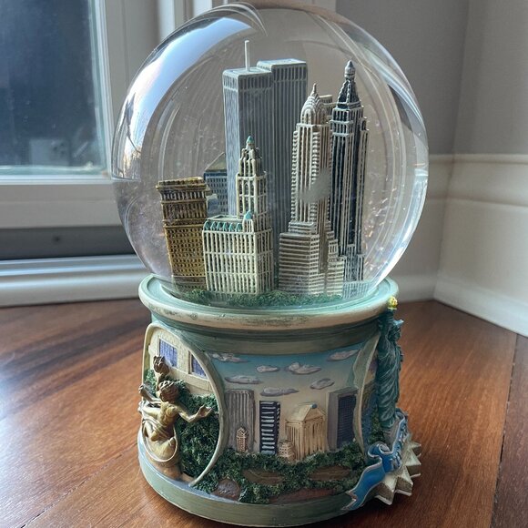 San Francisco Music Box New York Snow Globe as in Sex in the City Twin Towers - Picture 2 of 8